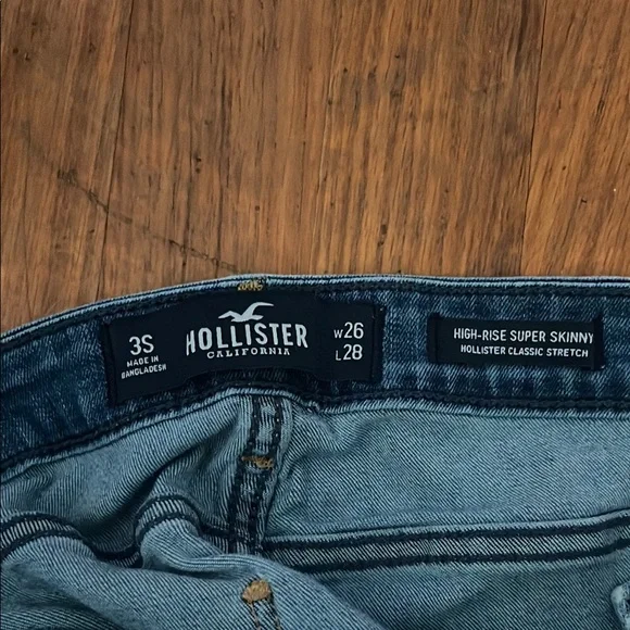 Hollister Distressed Blue Jeans - Picture 3 of 3